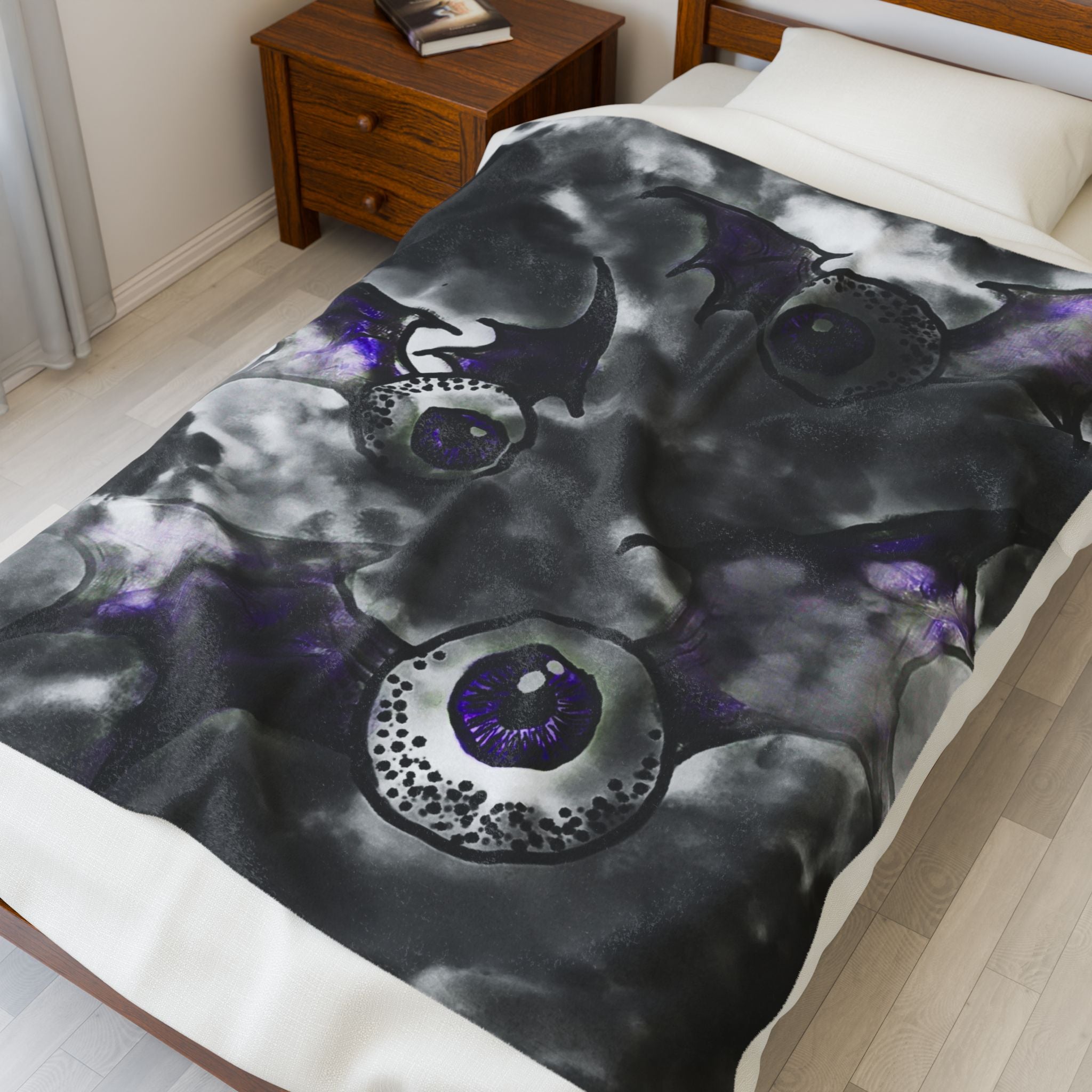 Spooky Bat Eye Plush Blanket - Cozy Halloween Decor, Gothic Home Accessory, Soft Throw for Fall, Perfect Gift